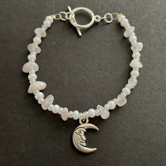 Genuine rose quartz chip and moon charm bracelet - Picture 2 of 3
